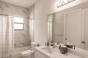 Luxurious Naples 4BR w Pool by Vanderbilt Beach