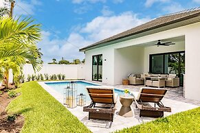 Luxurious Naples 4BR w Pool by Vanderbilt Beach