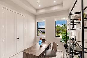 Luxurious Naples 4BR w Pool by Vanderbilt Beach