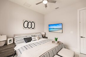 Luxurious Naples 4BR w Pool by Vanderbilt Beach