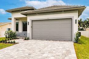 Luxurious Naples 4BR w Pool by Vanderbilt Beach