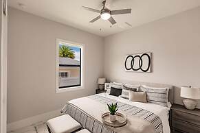 Luxurious Naples 4BR w Pool by Vanderbilt Beach