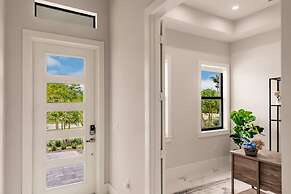 Luxurious Naples 4BR w Pool by Vanderbilt Beach