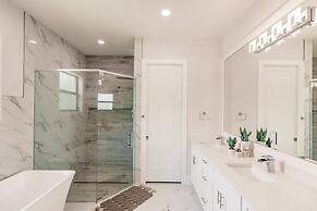 Luxurious Naples 4BR w Pool by Vanderbilt Beach