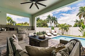 Luxurious Naples 4BR w Pool by Vanderbilt Beach