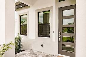 Luxurious Naples 4BR w Pool by Vanderbilt Beach