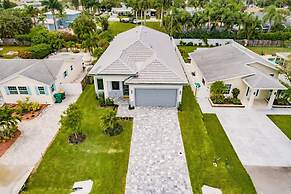 Luxurious Naples 4BR w Pool by Vanderbilt Beach