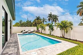 Luxurious Naples 4BR w Pool by Vanderbilt Beach