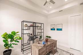 Luxurious Naples 4BR w Pool by Vanderbilt Beach