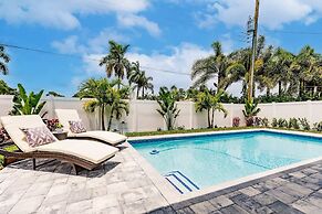 Luxurious Naples 4BR w Pool by Vanderbilt Beach
