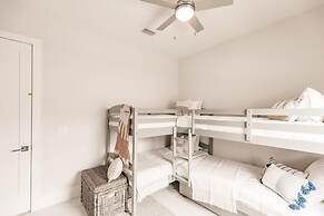 Luxurious Naples 4BR w Pool by Vanderbilt Beach