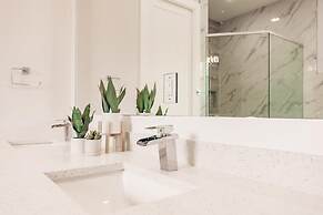 Luxurious Naples 4BR w Pool by Vanderbilt Beach