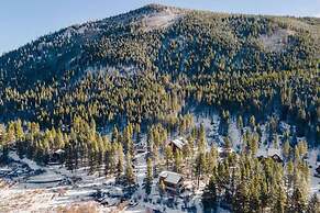 Private Luxurious Cabin w spa Near Breckenridge