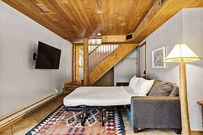 Private Luxurious Cabin w spa Near Breckenridge