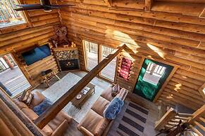 Private Luxurious Cabin w spa Near Breckenridge