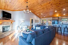 Gorgeous Blue Ridge Views Spacious Retreat With spa