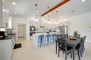 Secluded Hill Country Getaway Stunning Views Fire Pit 15 Min to Main S