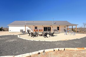 Secluded Hill Country Getaway Stunning Views Fire Pit 15 Min to Main S