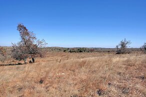 Secluded Hill Country Getaway Stunning Views Fire Pit 15 Min to Main S