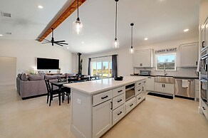 Secluded Hill Country Getaway Stunning Views Fire Pit 15 Min to Main S