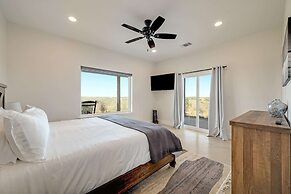 Secluded Hill Country Getaway Stunning Views Fire Pit 15 Min to Main S