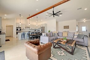 Secluded Hill Country Getaway Stunning Views Fire Pit 15 Min to Main S