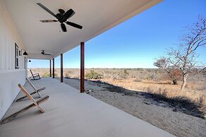 Secluded Hill Country Getaway Stunning Views Fire Pit 15 Min to Main S