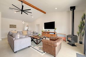 Secluded Hill Country Getaway Stunning Views Fire Pit 15 Min to Main S