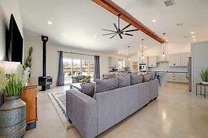 Secluded Hill Country Getaway Stunning Views Fire Pit 15 Min to Main S