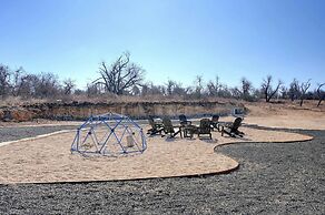 Secluded Hill Country Getaway Stunning Views Fire Pit 15 Min to Main S