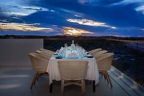 Luxe Oceanfront Penthouse Hot Tub Daily Cabana