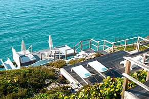 Luxurious Oceanfront Villa Infinity Pool Plunge