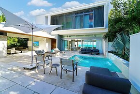 Luxurious Oceanfront Villa Infinity Pool Plunge