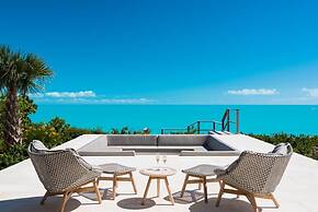 Luxurious Oceanfront Villa Infinity Pool Plunge