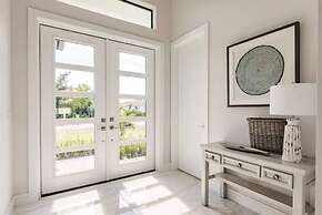 Exquisite Vanderbilt Beach Luxury Getaway