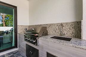 Exquisite Vanderbilt Beach Luxury Getaway