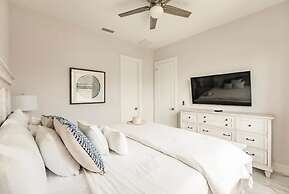 Exquisite Vanderbilt Beach Luxury Getaway