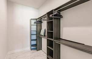 Exquisite Vanderbilt Beach Luxury Getaway