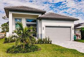 Exquisite Vanderbilt Beach Luxury Getaway