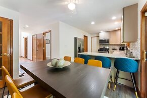 Charming Poconos Retreat With hot tub Fireplace