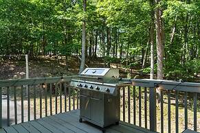 Charming Poconos Retreat With hot tub Fireplace