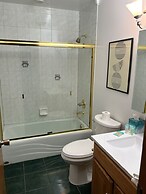 Charming Poconos Retreat With hot tub Fireplace