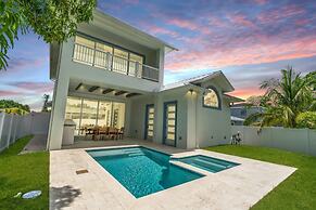 Stunning Vanderbilt Beach House With Heated Pool