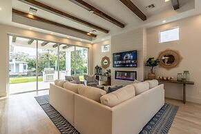 Stunning Vanderbilt Beach House With Heated Pool