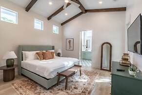 Stunning Vanderbilt Beach House With Heated Pool