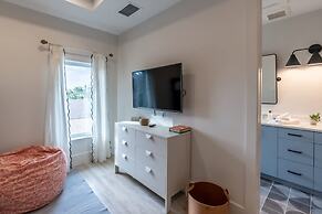 Stunning Vanderbilt Beach House With Heated Pool