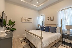 Stunning Vanderbilt Beach House With Heated Pool