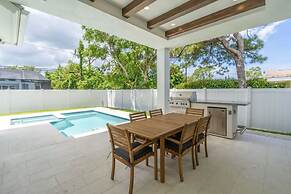 Stunning Vanderbilt Beach House With Heated Pool