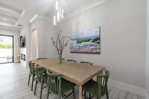 Sparkling new Vanderbilt Beach Luxury Escape