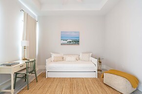 Sparkling new Vanderbilt Beach Luxury Escape